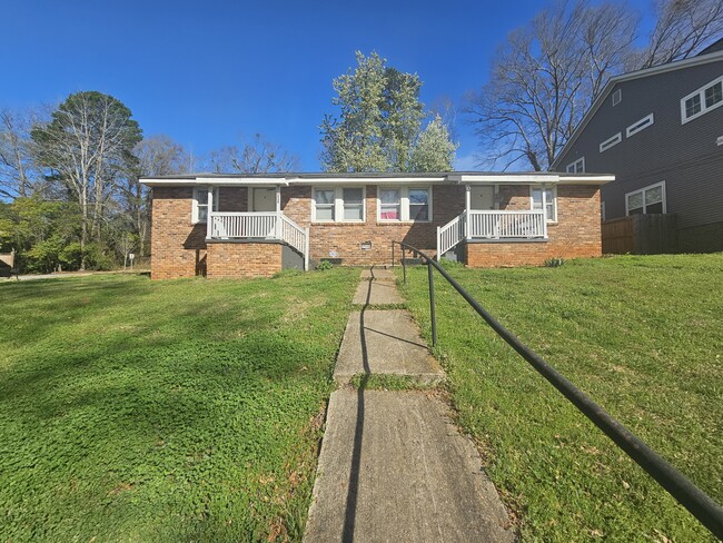 Building Photo - 108 Hilton St