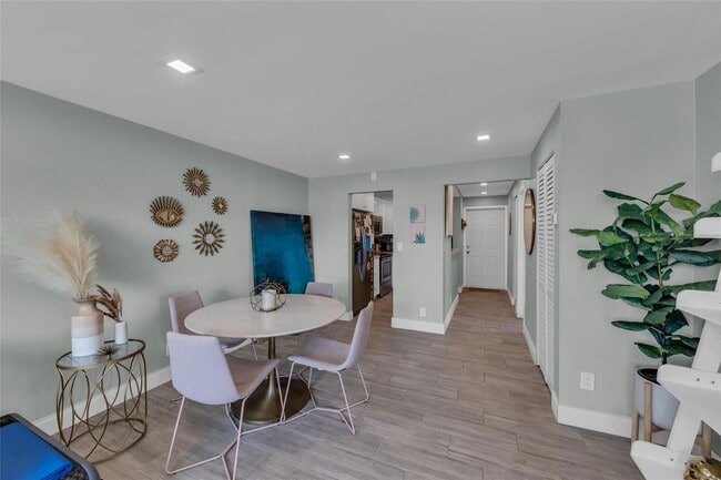 Photo - 611 NE 14th Ave Unidad 306A