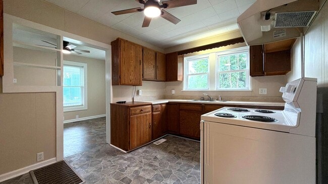 Photo - 540 Oakwood St