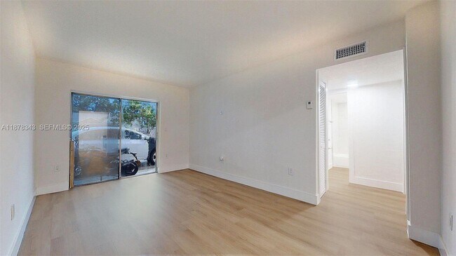 Photo - 567 SW 3rd St Unidad 1