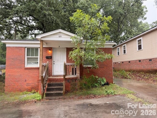 Building Photo - 825 Rodey Ave Unit 2
