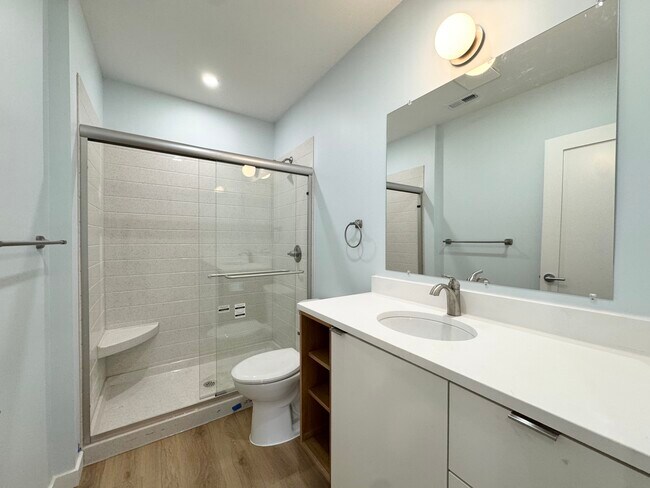 Photo - 517 Gillis St Unidad 203