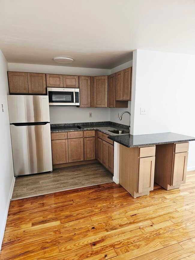 Apt 208 - 575 Farmington Ave