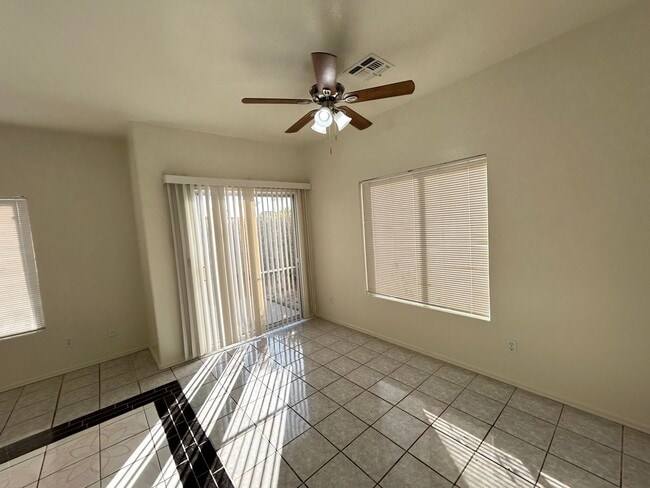 Photo - 3 Bedroom 2 1/2 Bathroom Freshly painted & carpet, Close to Grand Canyon University