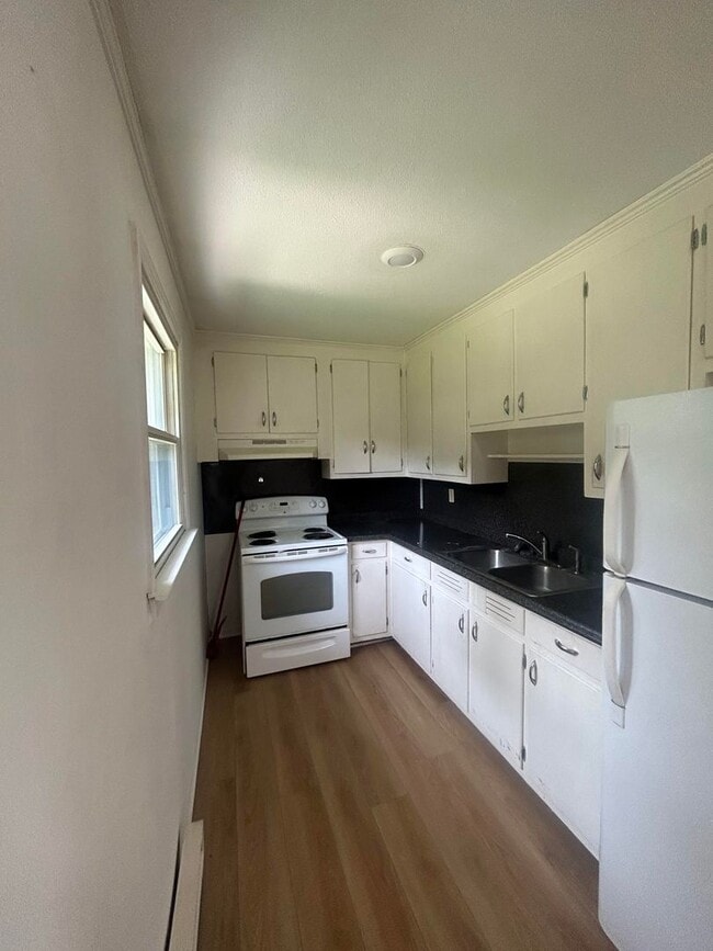 Photo - Briskwood Apartments Unit 3