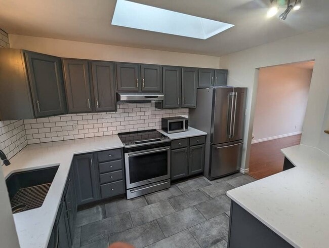 Building Photo - 24 Loraine Ave Unit A