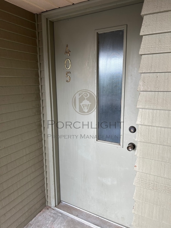 Building Photo - 405 La Villa Dr