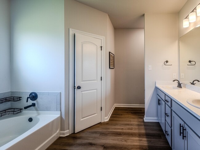 Photo - 1835 Bowen Rd