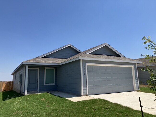 Building Photo - New Braunfels Serene Country View Rental