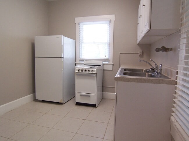 Photo - 1 Bed/1 Bath - Unit 6 Unit 6