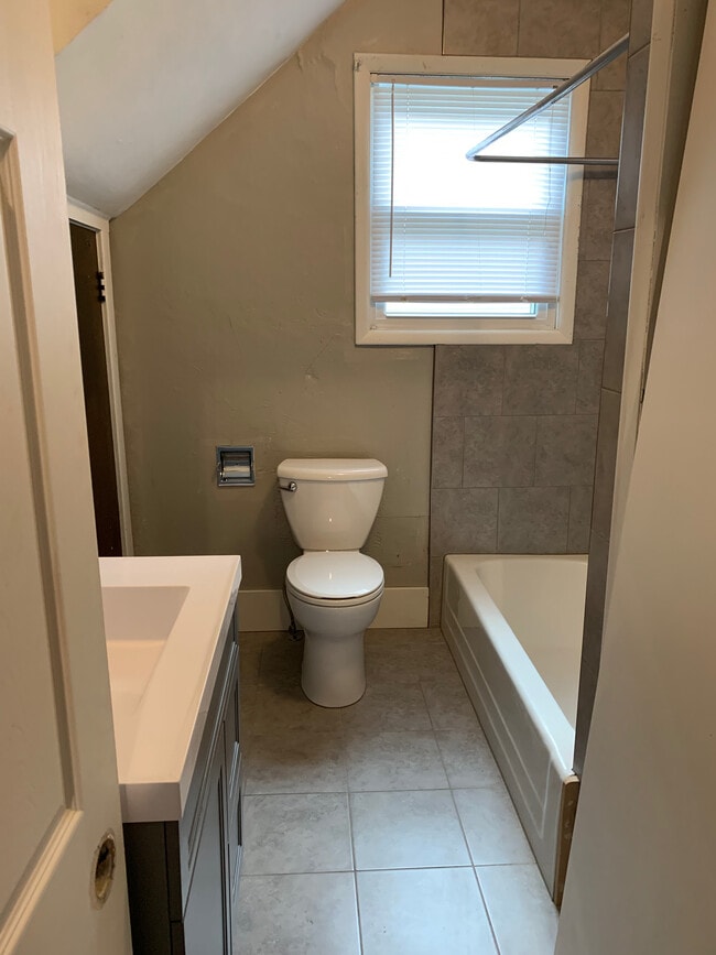 Photo - 935 New Hampshire St