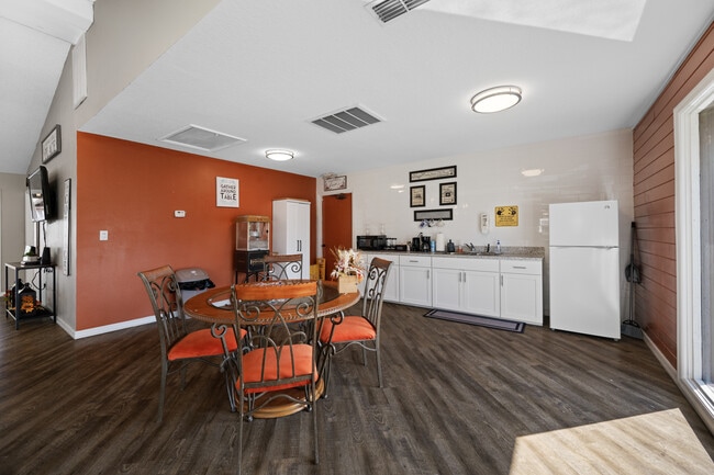 Cottage Court Apartments