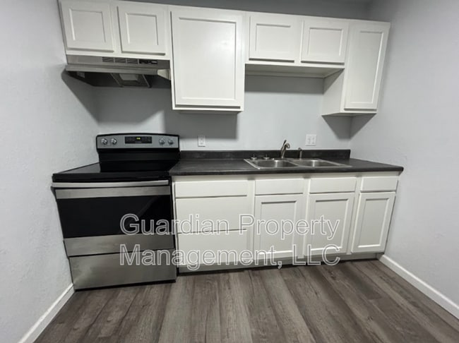 Photo - 123.5 N Main St