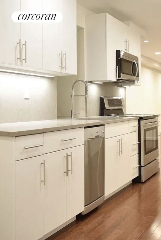 Photo - 331 E 89th St