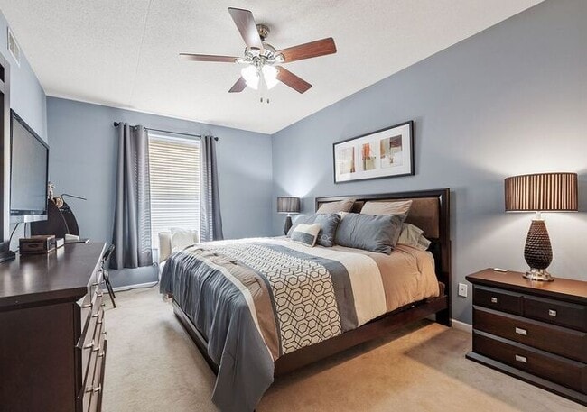 Building Photo - Bright & Spacious 2BR/2BA Condo with Cover... Unit 204
