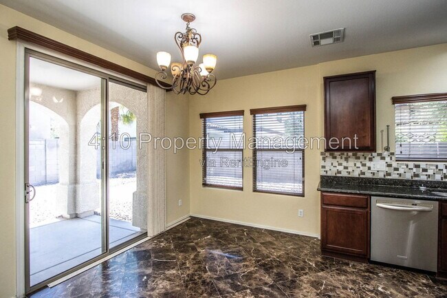 Photo - 1161 E Boston St