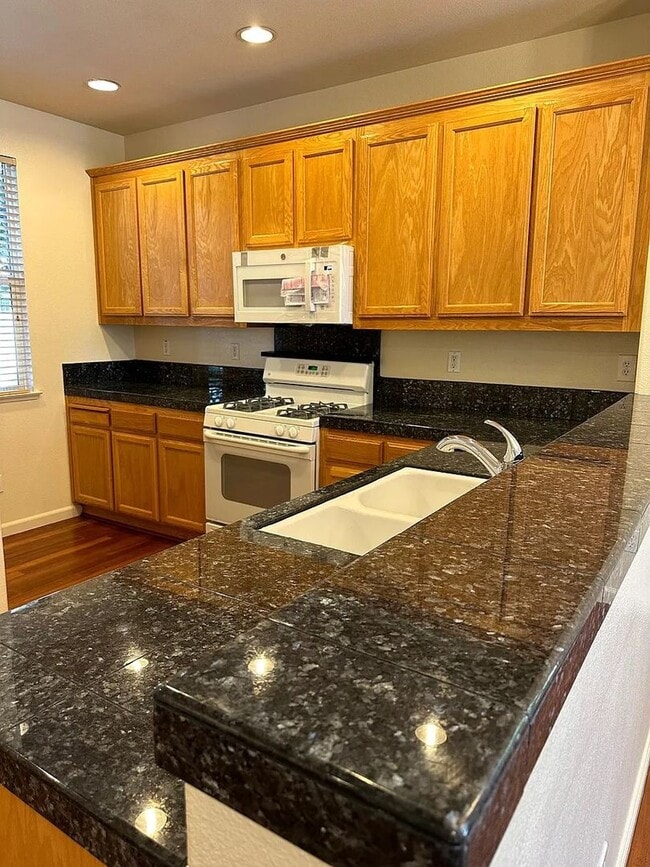 Photo - 3BR/2.5BA Oak Commons Home w/ Backyard & C...