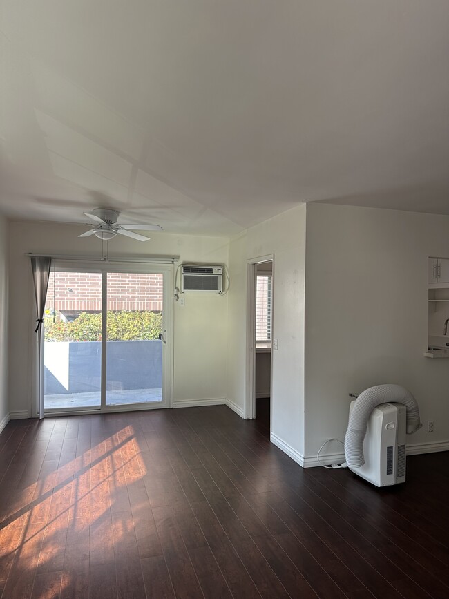 Building Photo - 10786 Missouri Ave