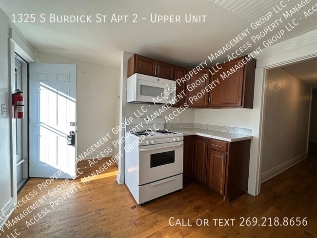 Photo - 1325 S Burdick St Apartment Unit Upper