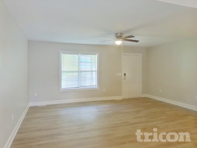 Photo - 423 Riverwalk Dr NW
