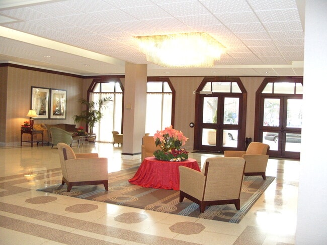 Lobby - 700 7th St SW Unidad 308