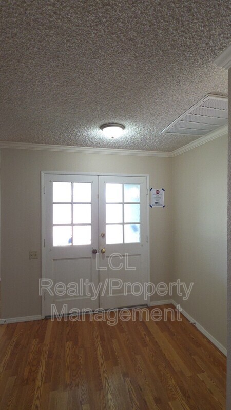 Photo - 27204 Stark St