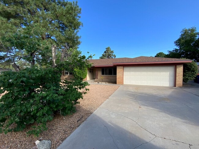 Building Photo - 3 Bedroom Single Story Home Available Near...