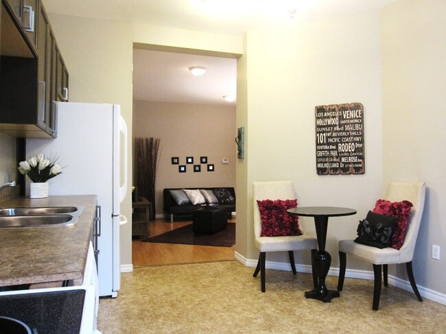 Building Photo - 310 Riverdale Av Unit Main Lower