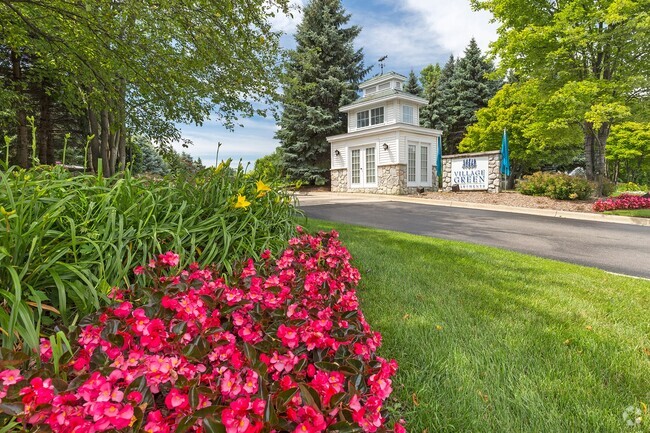 Building Photo - Village Green of Rochester Hills Rental