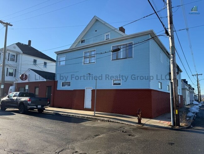 Photo - Garage Storage 297 Lindsey St.