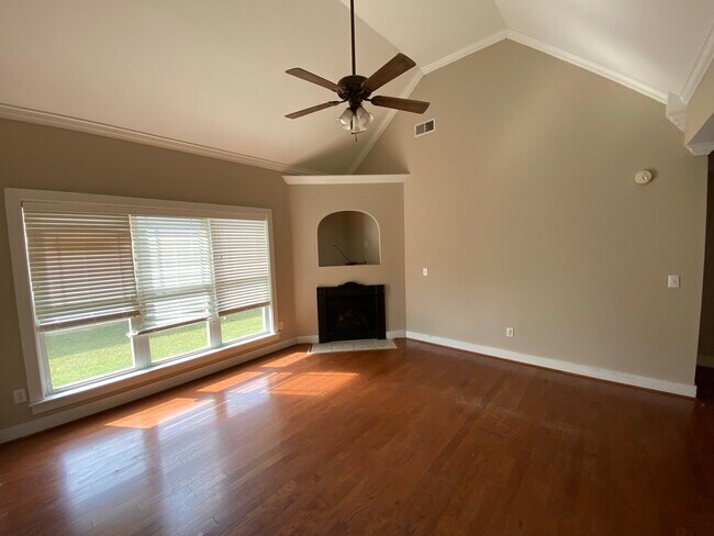 Photo - 105 Rossburg Dr