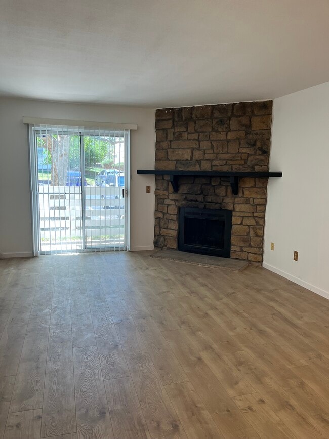Building Photo - 8555 Fairmount Dr Unit WoodSide