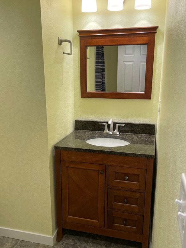 Photo - 414 Custer St