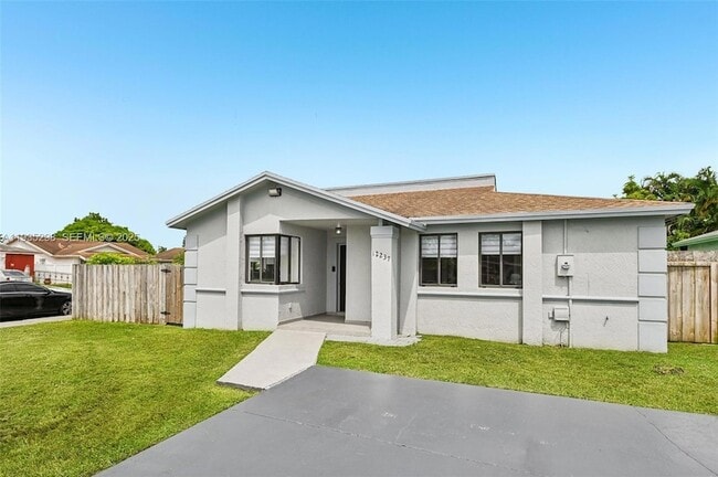 Photo - 12237 SW 193rd St