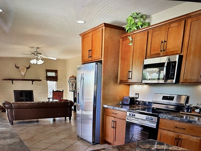 Photo - 10201 E Glenn St