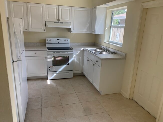 Kitchen - 1705 SW 11th Ct Unit 2