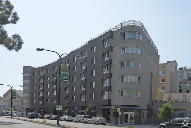 Photo - Oxford Plaza