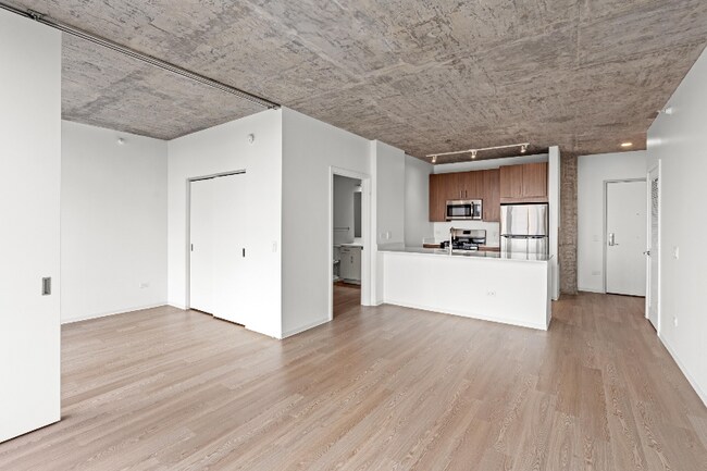 Photo - 1362 S Wabash Ave