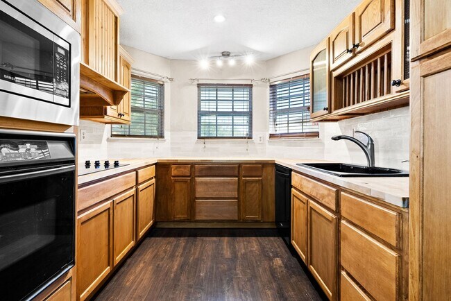 Photo - 2407 Hidden Valley Dr