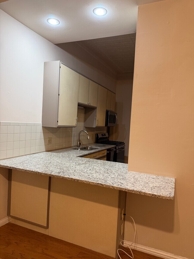 125 2nd Ave Unit 1W