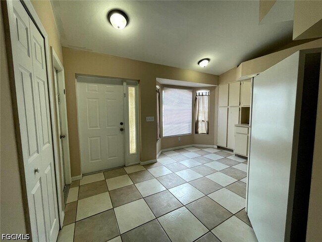 Photo - 906 Cape Coral Pkwy W