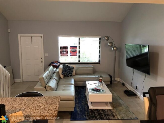 Building Photo - 1455 Holly Heights Dr Rental