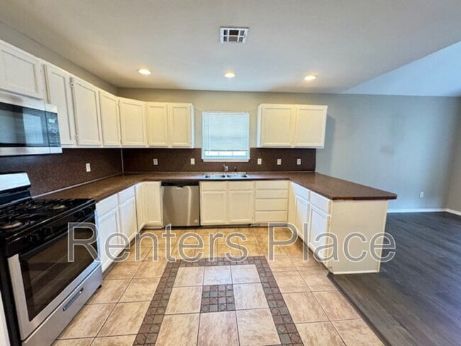 Photo - 713 N Main St