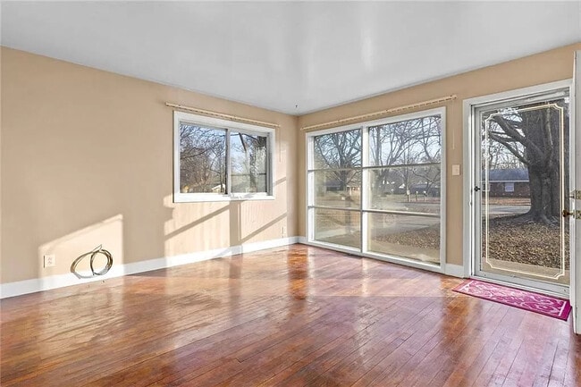 Photo - 1260 Farley Dr