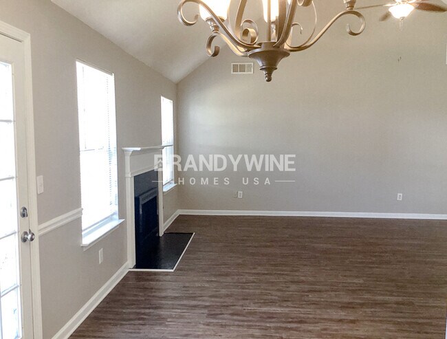 Photo - 2056 Registry Pl