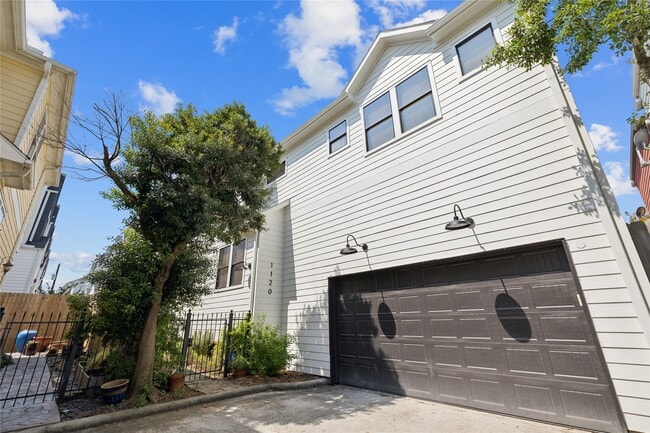 Photo - 1120 W 18th St