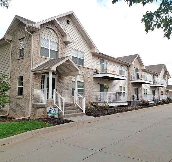 Square 131 - 4860 - 5 Plex