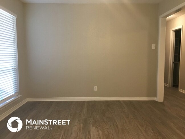 Photo - 1706 Enchanted Ln