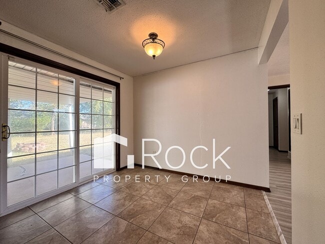 Photo - 3Bed/1Bath Home in Moore with Covered Fron...