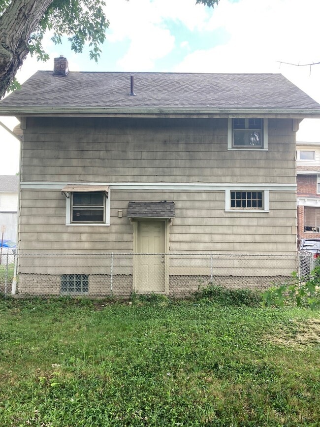 Photo - 1320 Wilson Pl NW